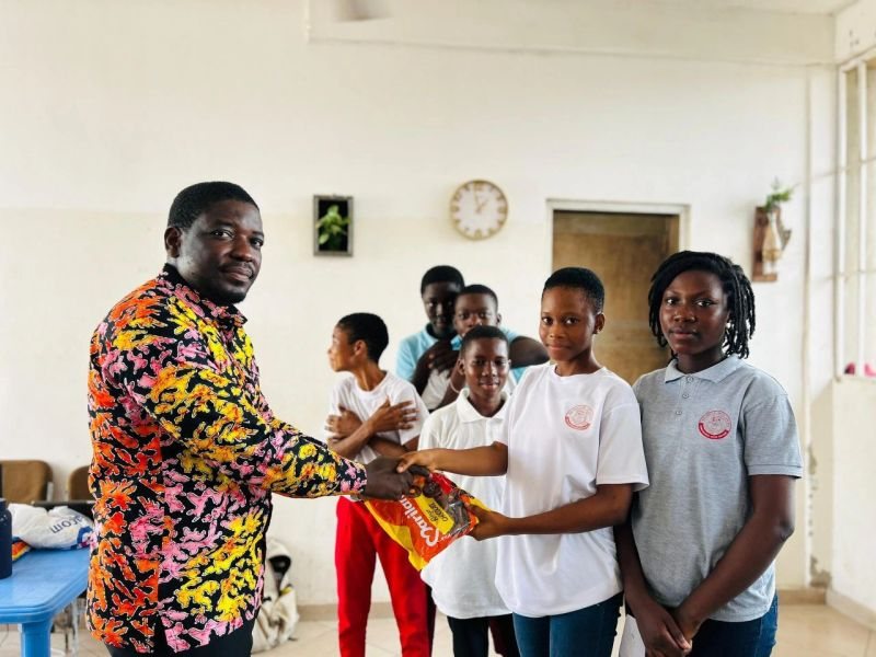 Prize presentation to one of the winning classes