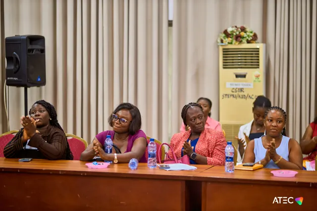 Participants following the plenary discussion
